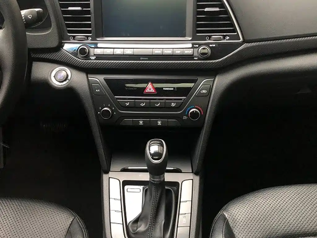 Hyundai Elantra — фото 10