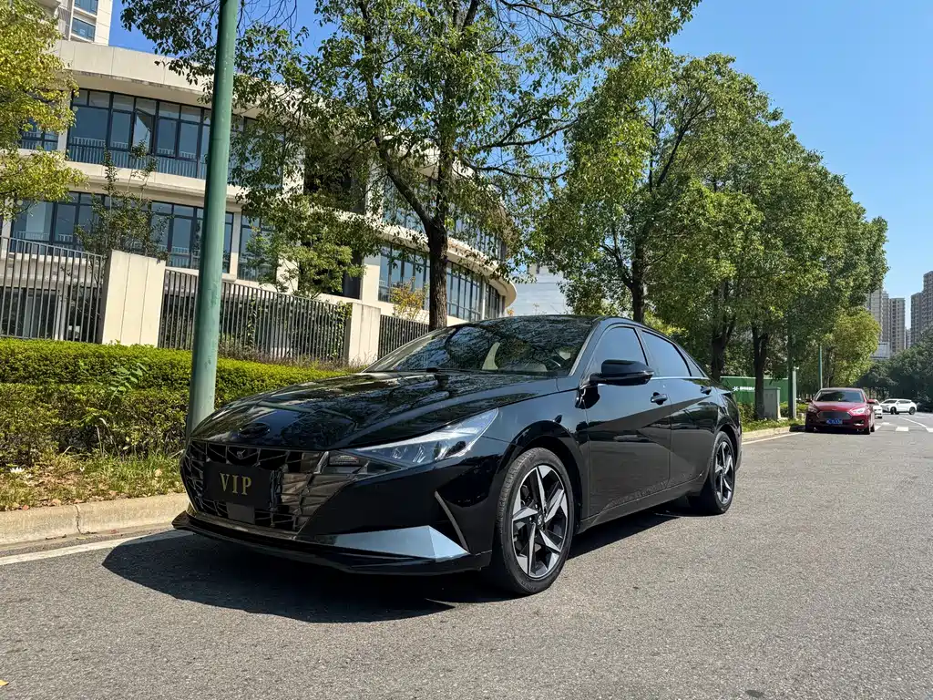 Hyundai Elantra — фото 3