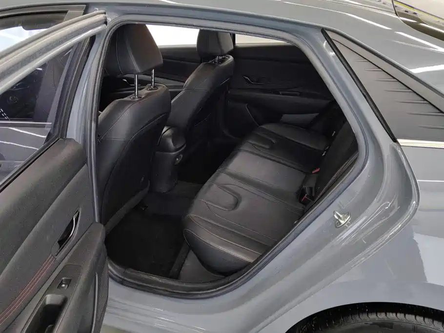 Hyundai Elantra — фото 11