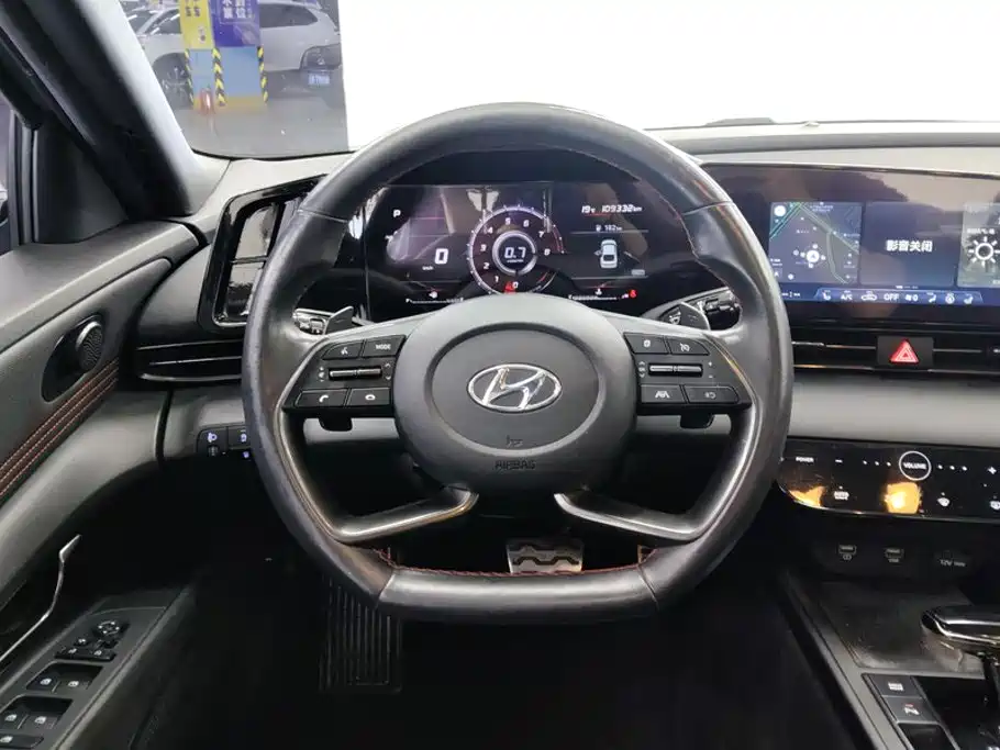 Hyundai Elantra — фото 15