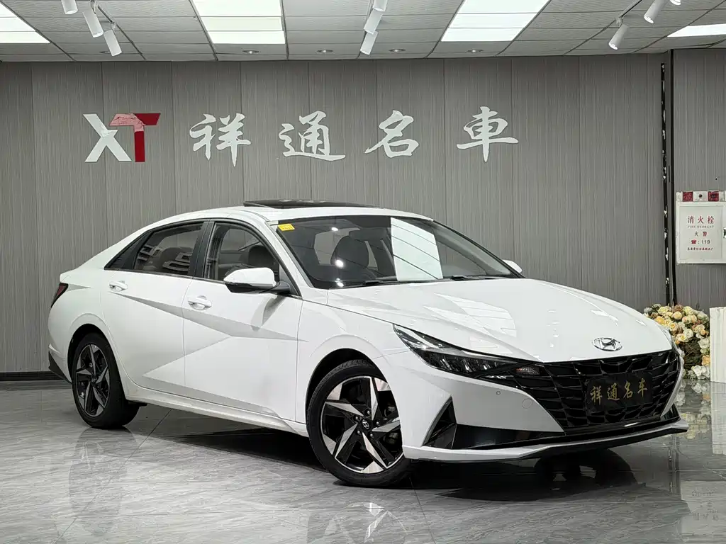 Hyundai Elantra — фото 2