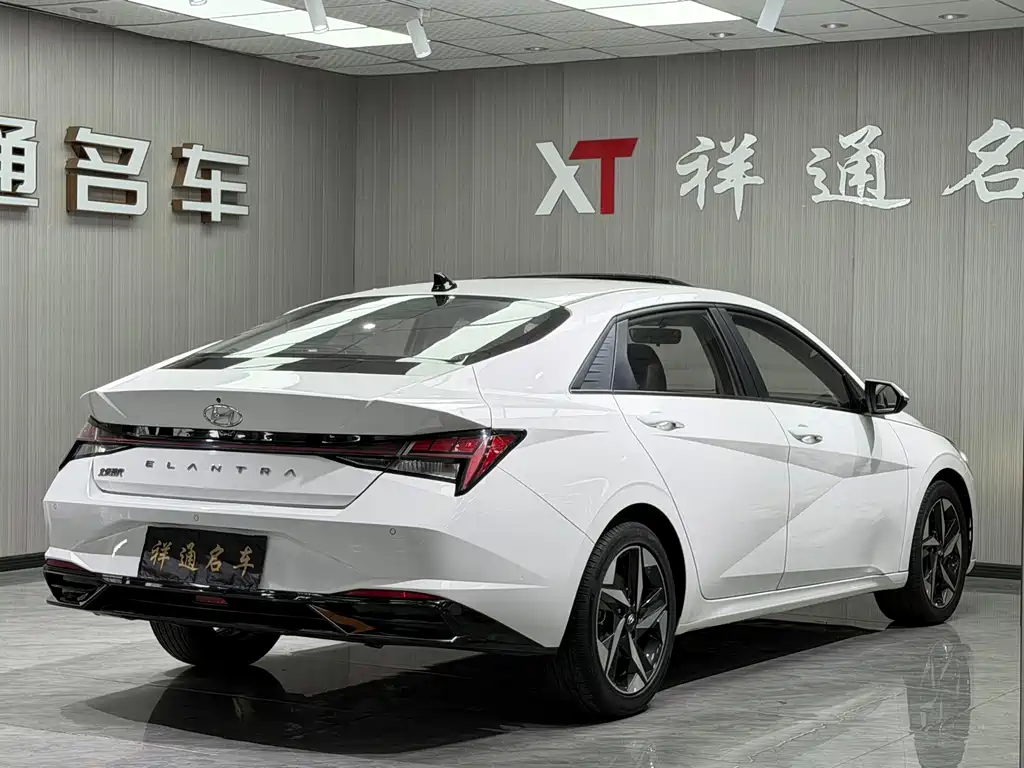 Hyundai Elantra — фото 15