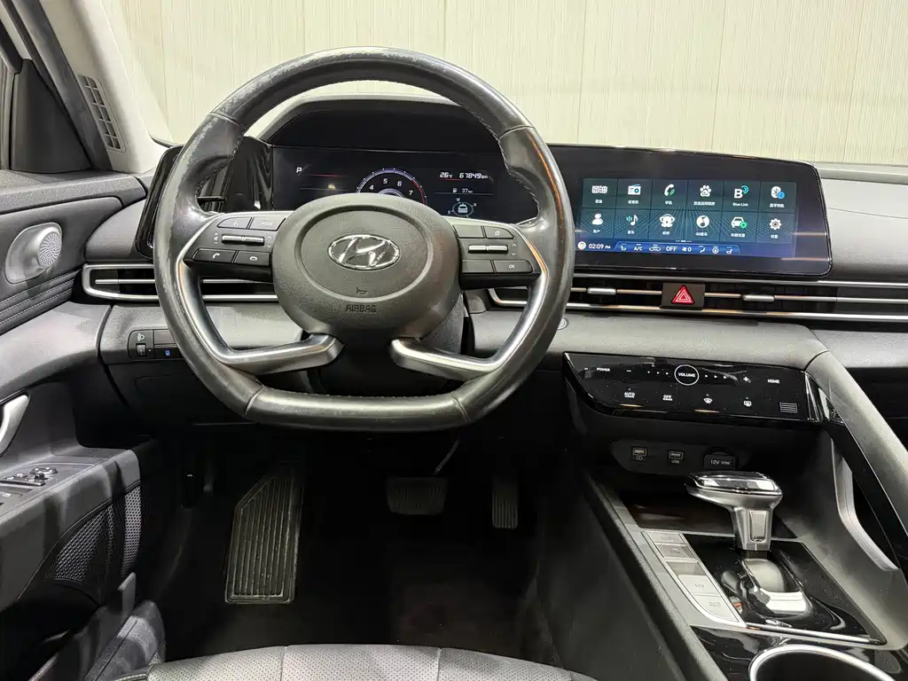 Hyundai Elantra — фото 6