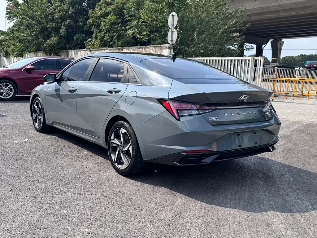 Hyundai Elantra — фото 15