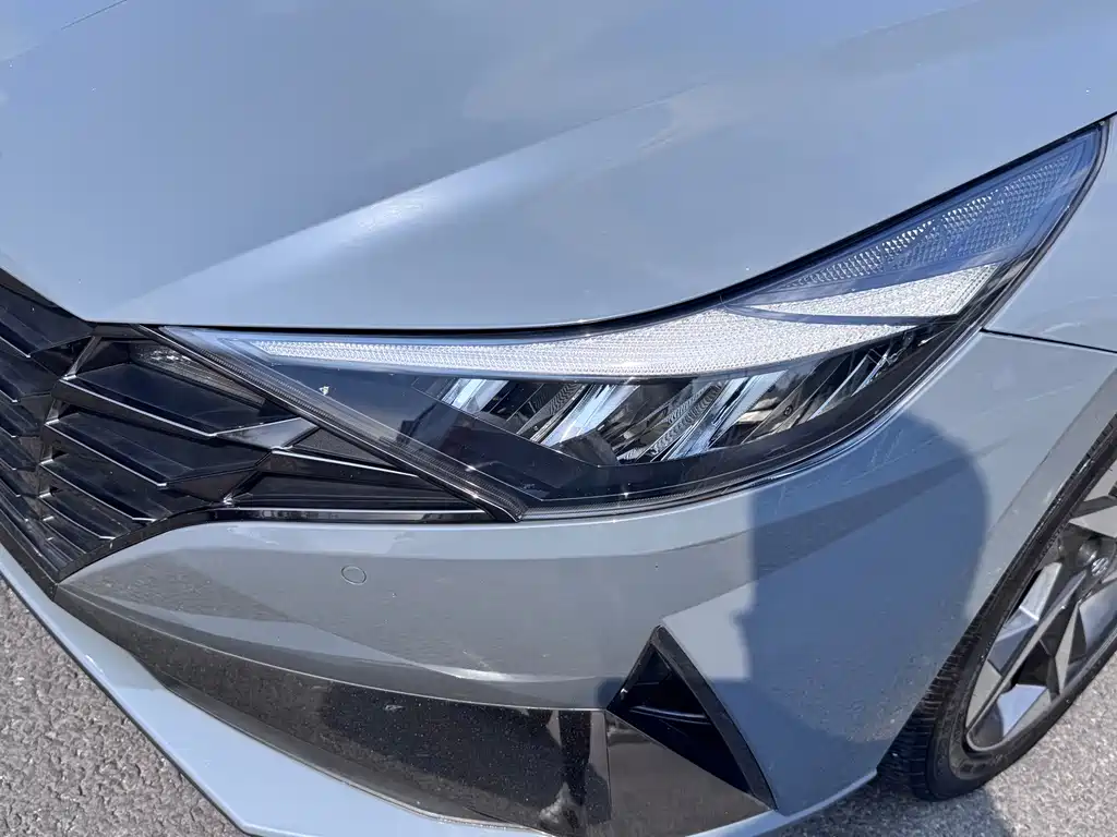 Hyundai Elantra — фото 4