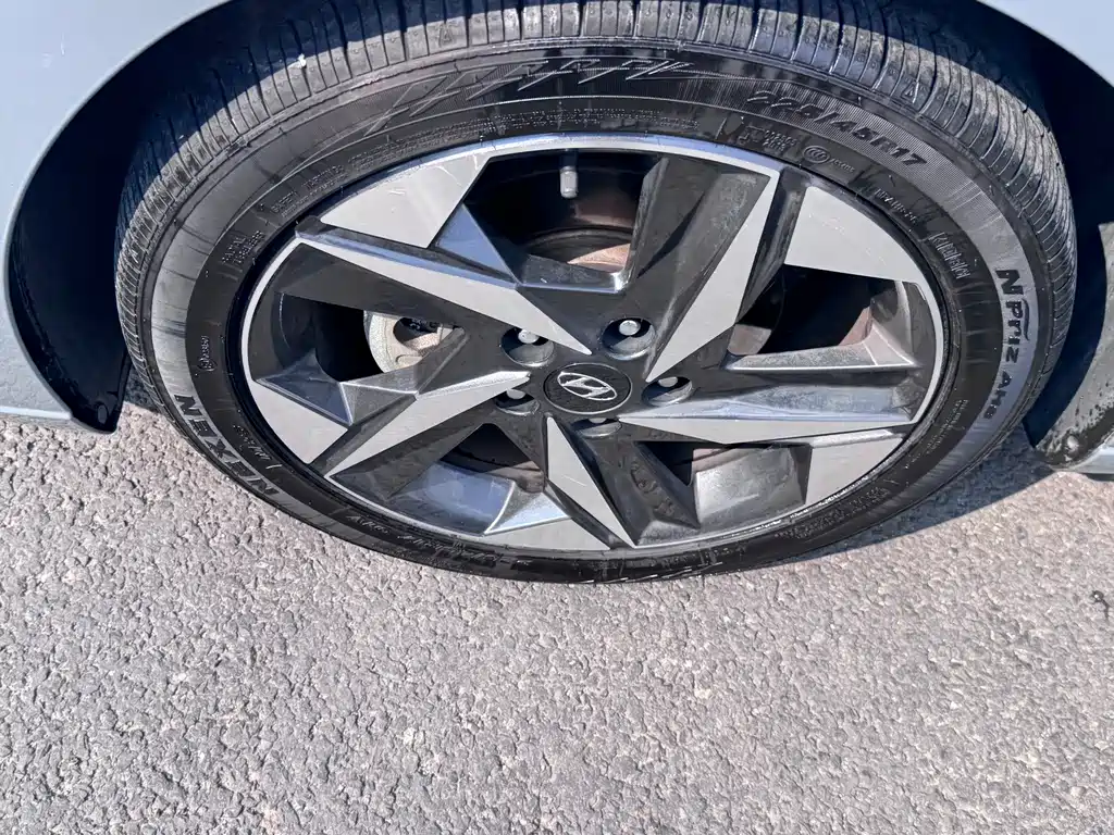 Hyundai Elantra — фото 5