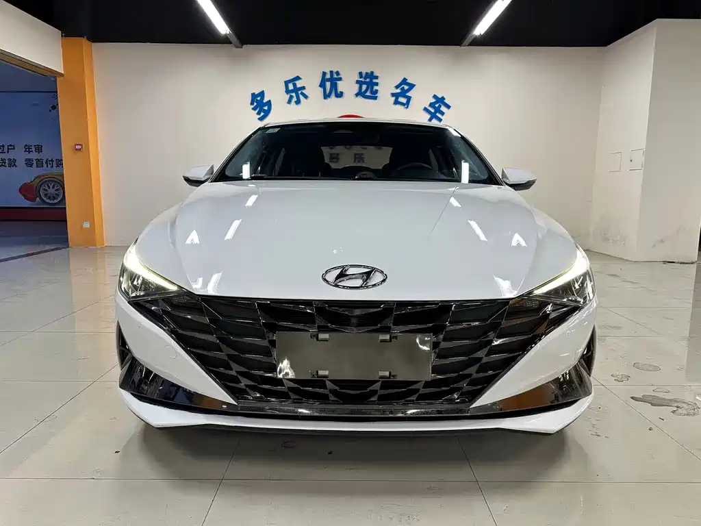 Hyundai Elantra — фото 2