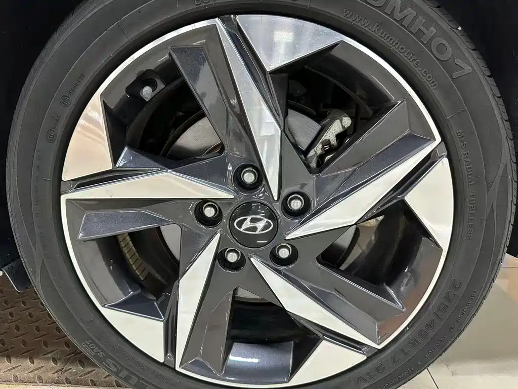 Hyundai Elantra — фото 16