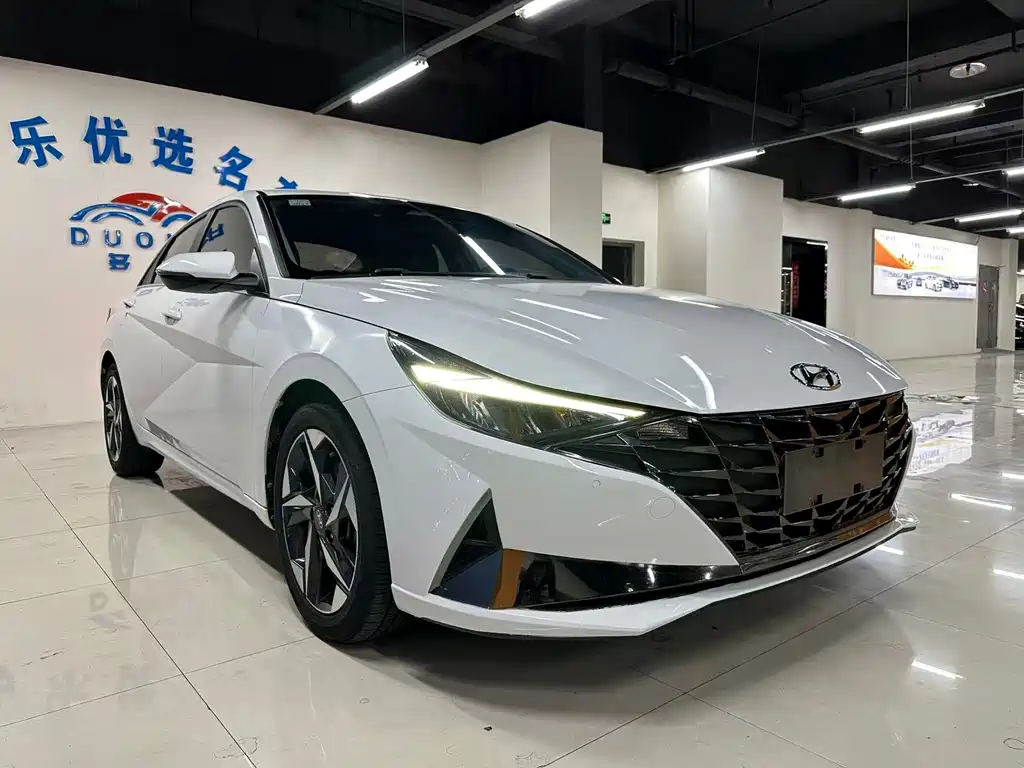Hyundai Elantra — фото 3