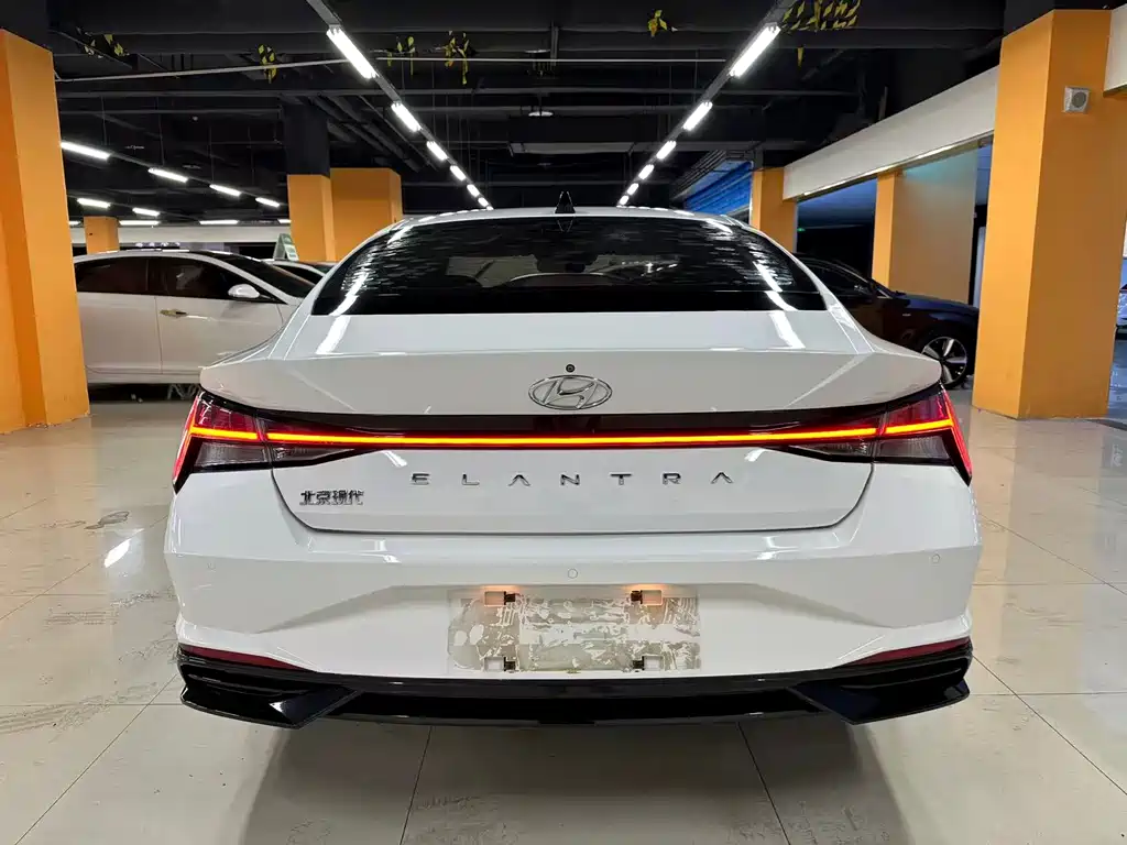 Hyundai Elantra — фото 7