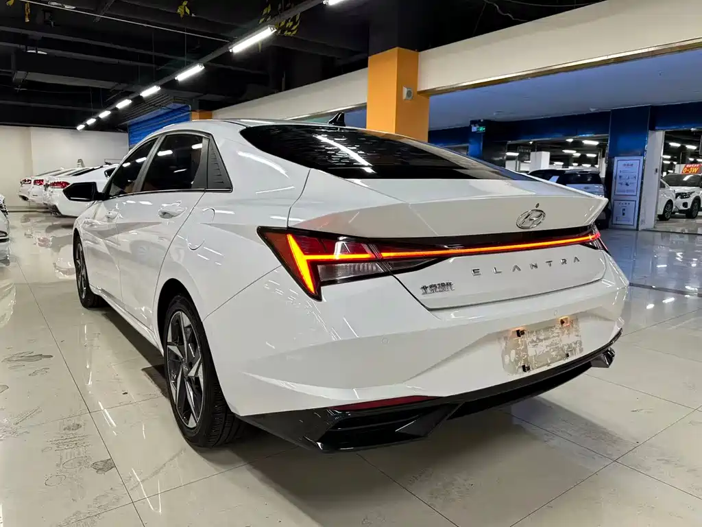 Hyundai Elantra — фото 8
