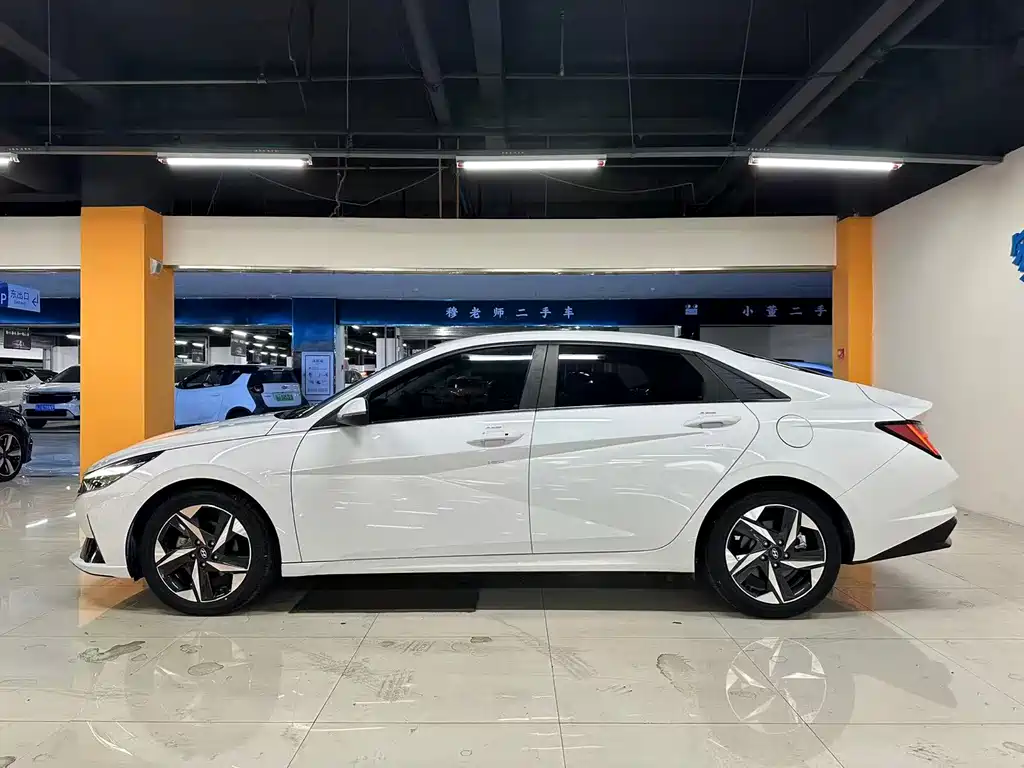 Hyundai Elantra — фото 9