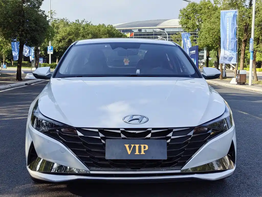 Hyundai Elantra — фото 2