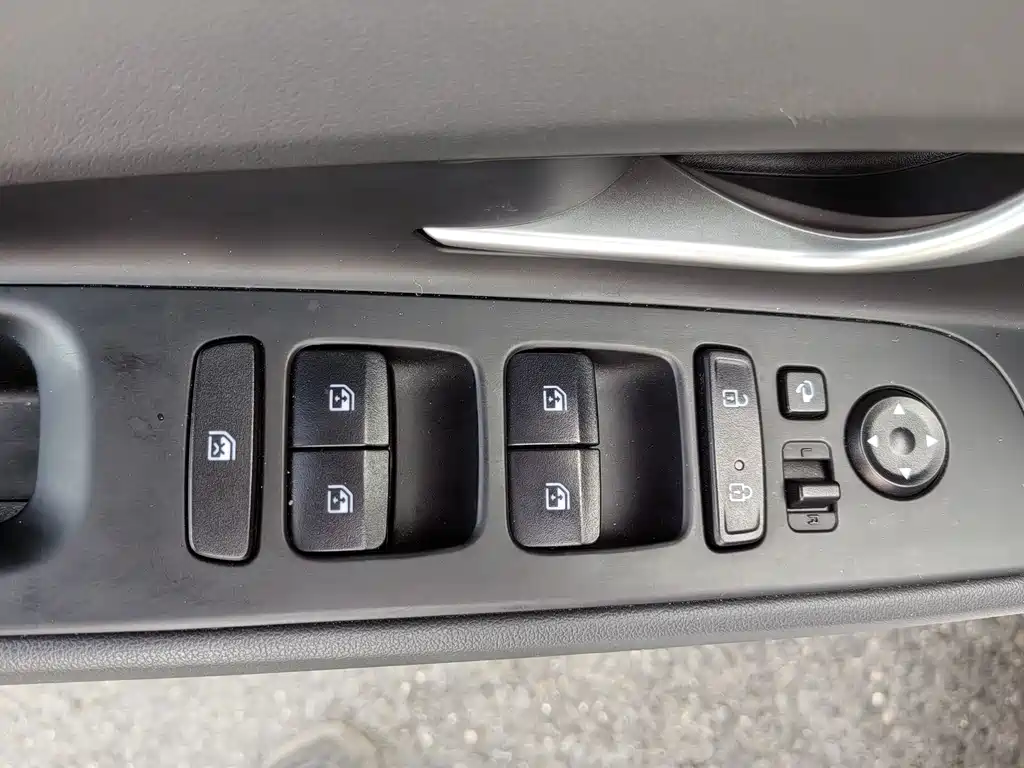 Hyundai Elantra — фото 15