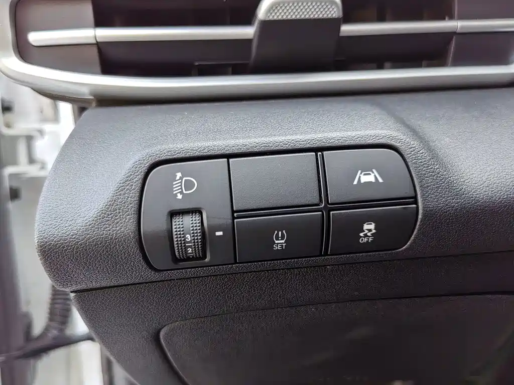 Hyundai Elantra — фото 16