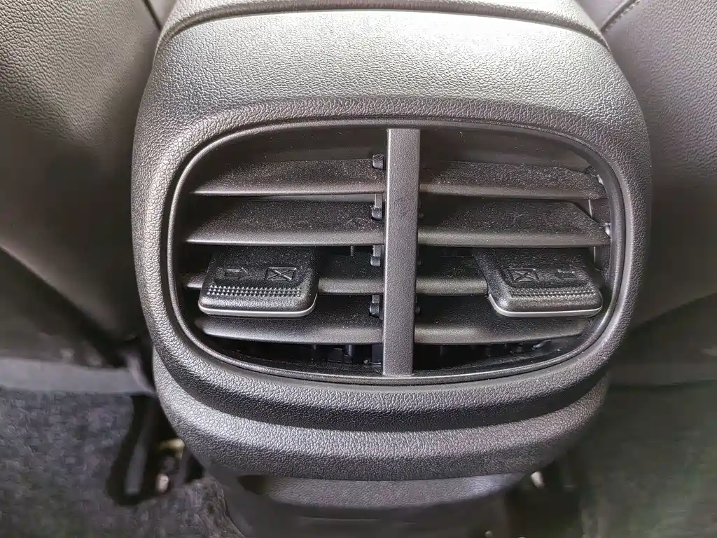 Hyundai Elantra — фото 18