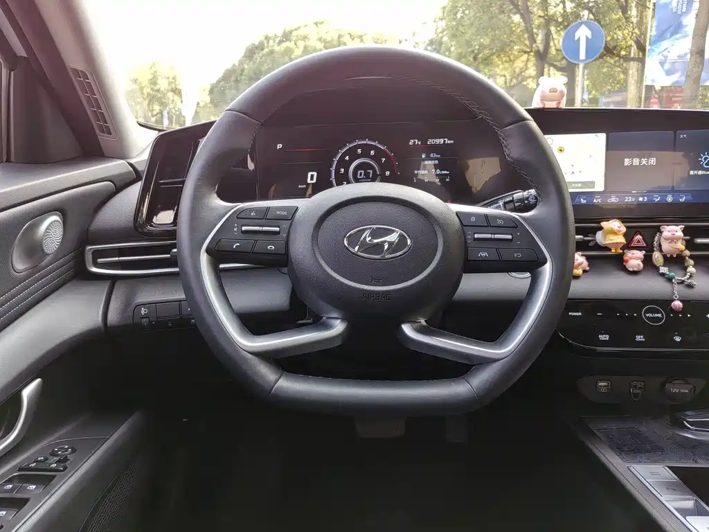 Hyundai Elantra — фото 22