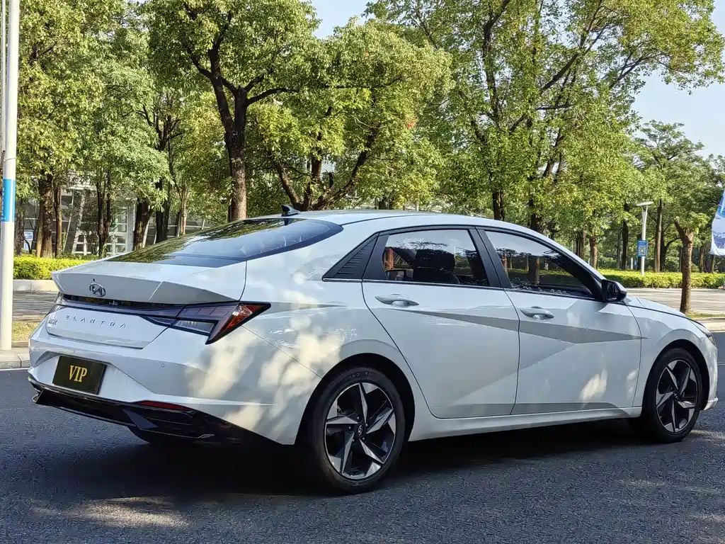 Hyundai Elantra — фото 4