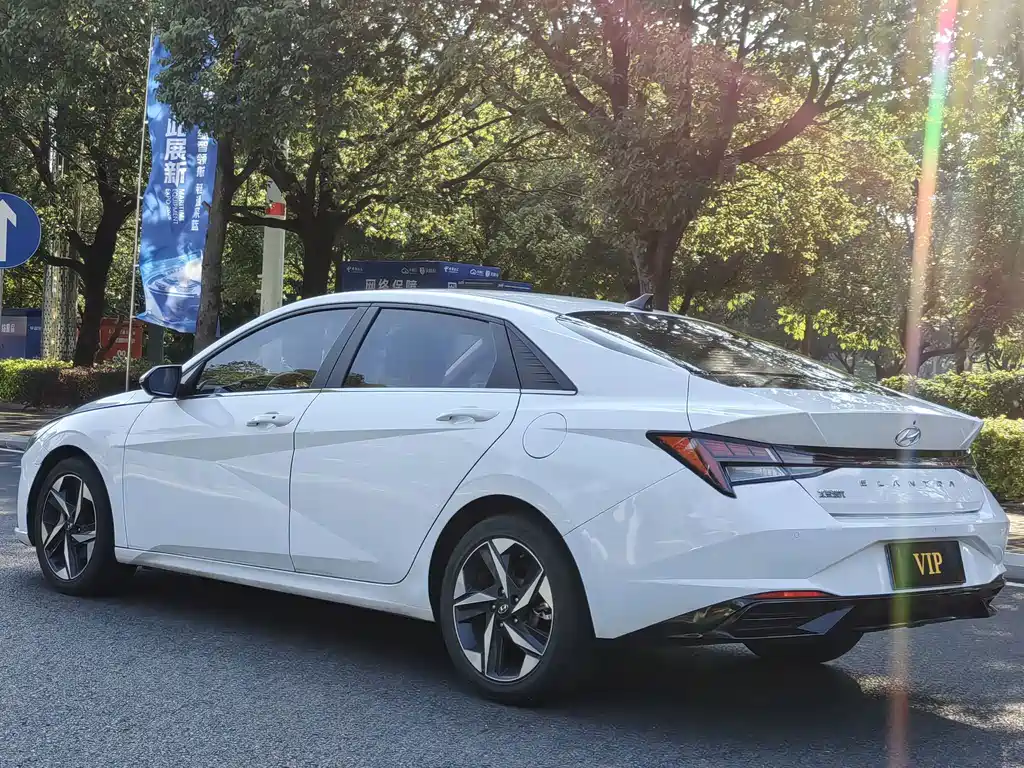 Hyundai Elantra — фото 6