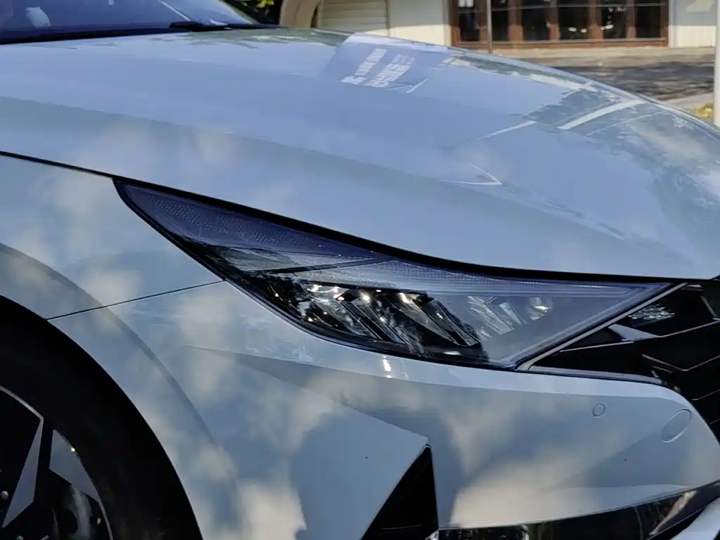 Hyundai Elantra — фото 7