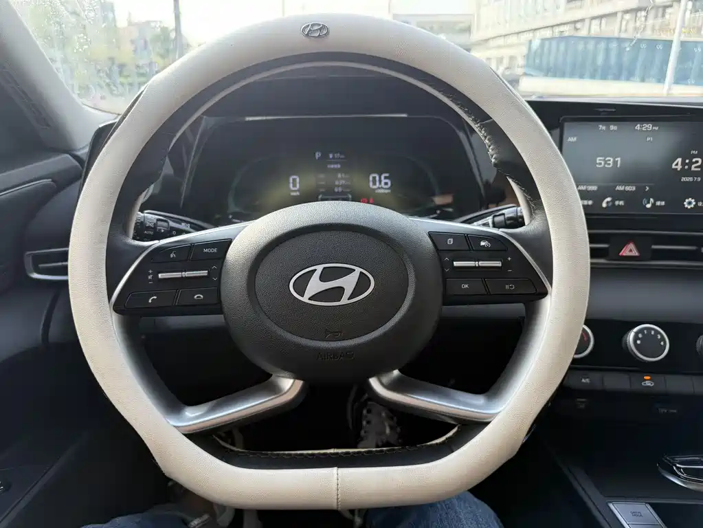 Hyundai Elantra — фото 6