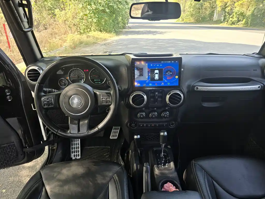 Jeep Wrangler — фото 7