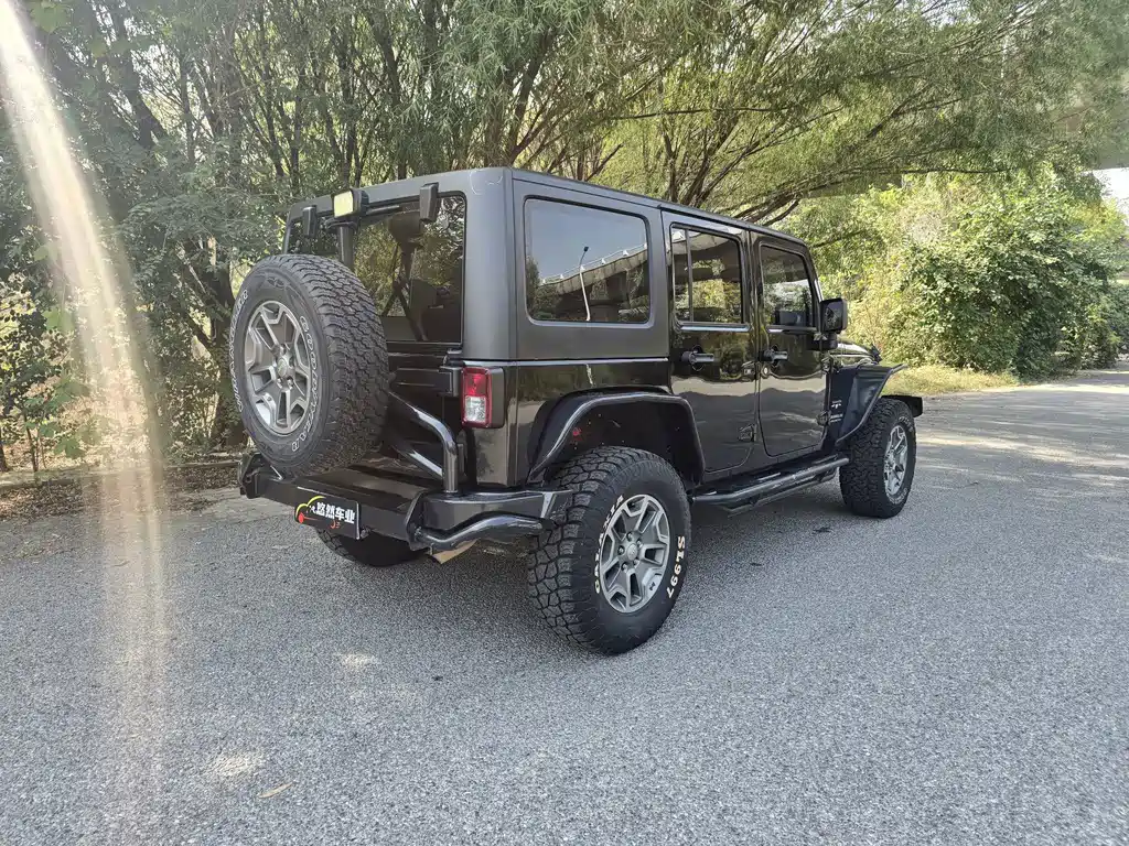 Jeep Wrangler — фото 8