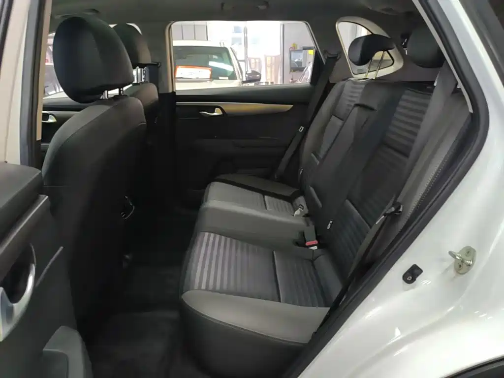Kia Sportage — фото 17