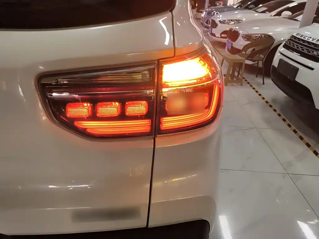 Kia Sportage — фото 8