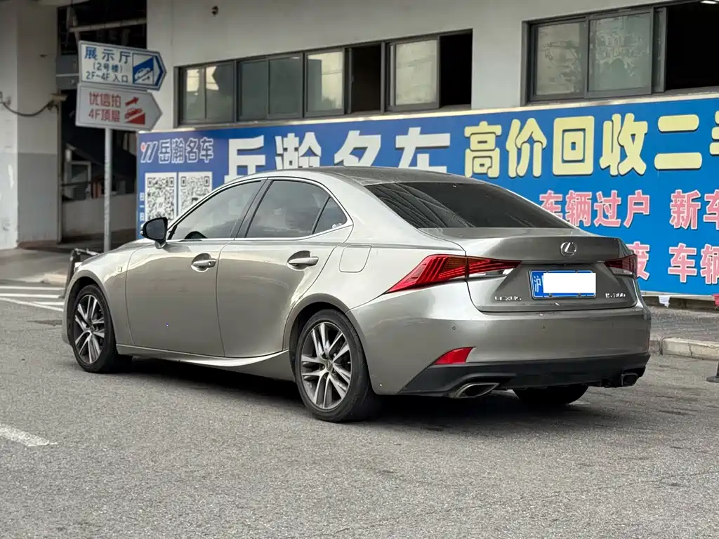 Lexus IS — фото 4