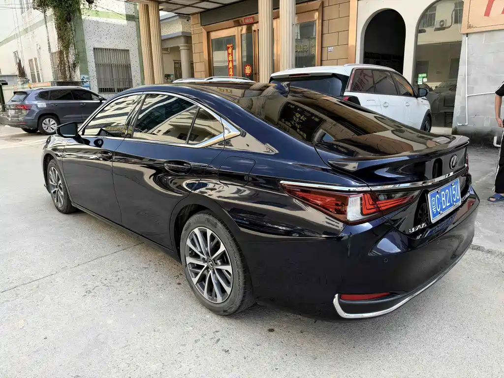 Lexus ES — фото 8