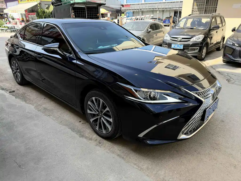 Lexus ES — фото 10