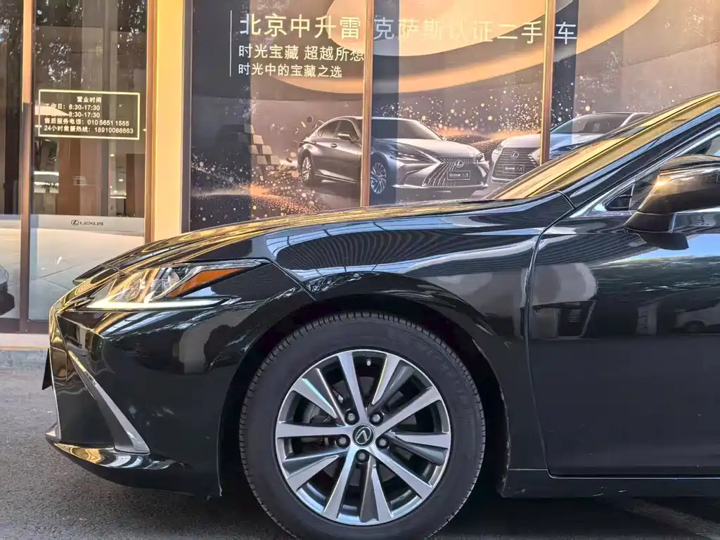 Lexus ES — фото 17