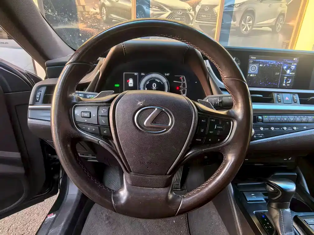 Lexus ES — фото 8
