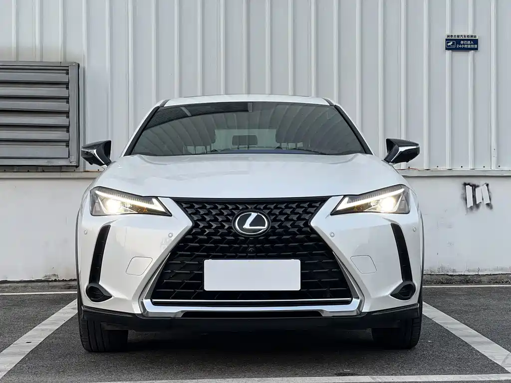 Lexus UX — фото 2