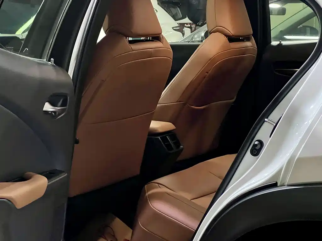 Lexus UX — фото 6
