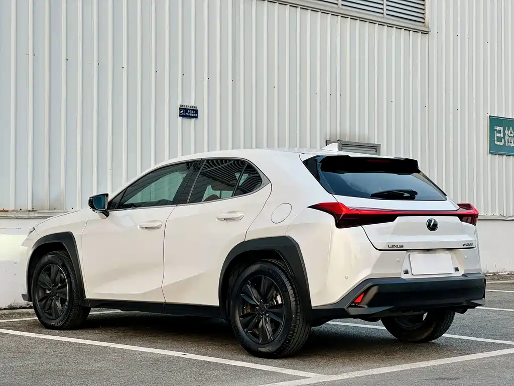 Lexus UX — фото 7