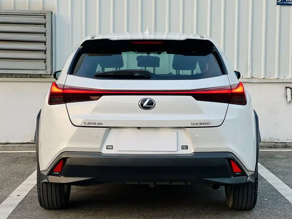 Lexus UX — фото 8