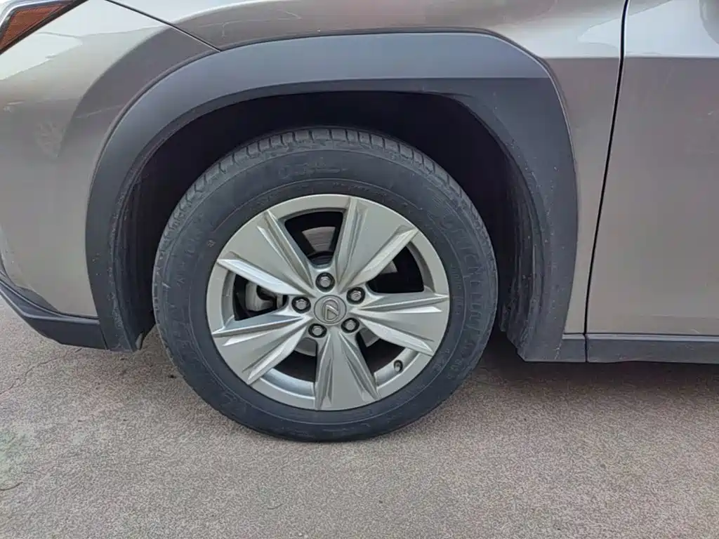 Lexus UX — фото 23