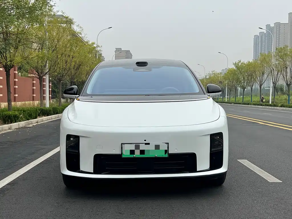 Li Auto Li i8 — фото 3