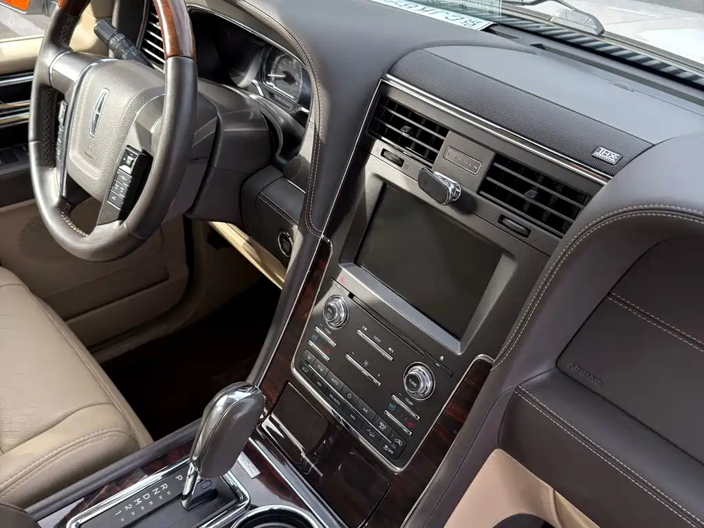 Lincoln Navigator — фото 15