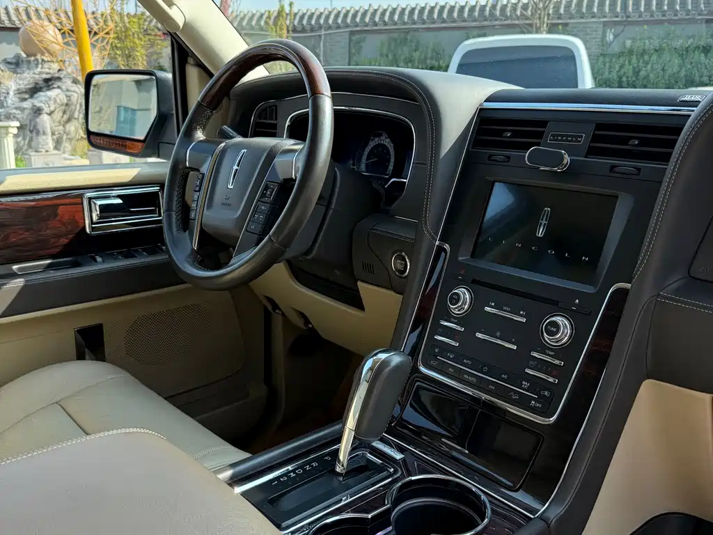 Lincoln Navigator — фото 9