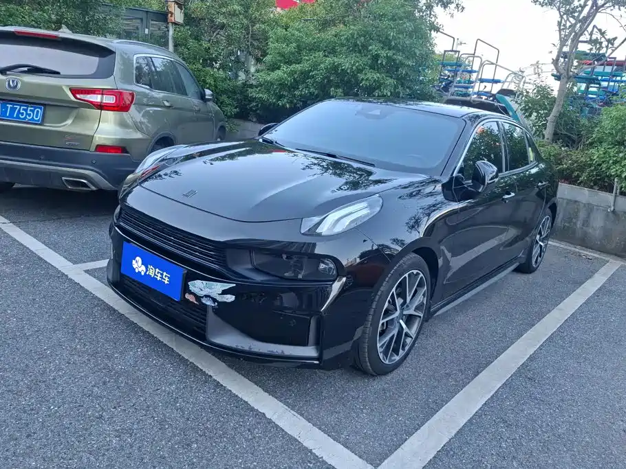 Lynk & Co 03