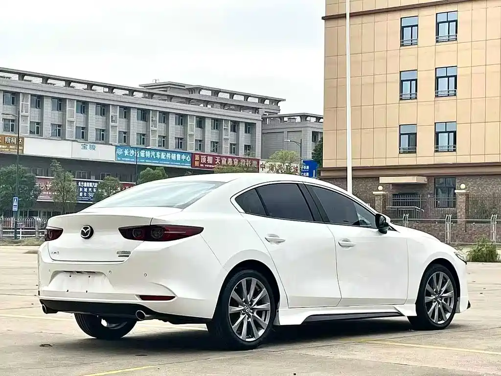 Mazda 3 Axela — фото 9