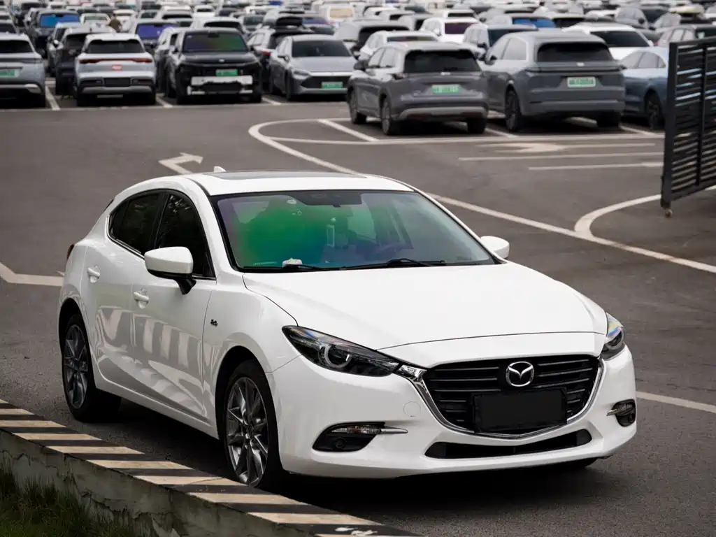 Mazda 3 Axela — фото 4