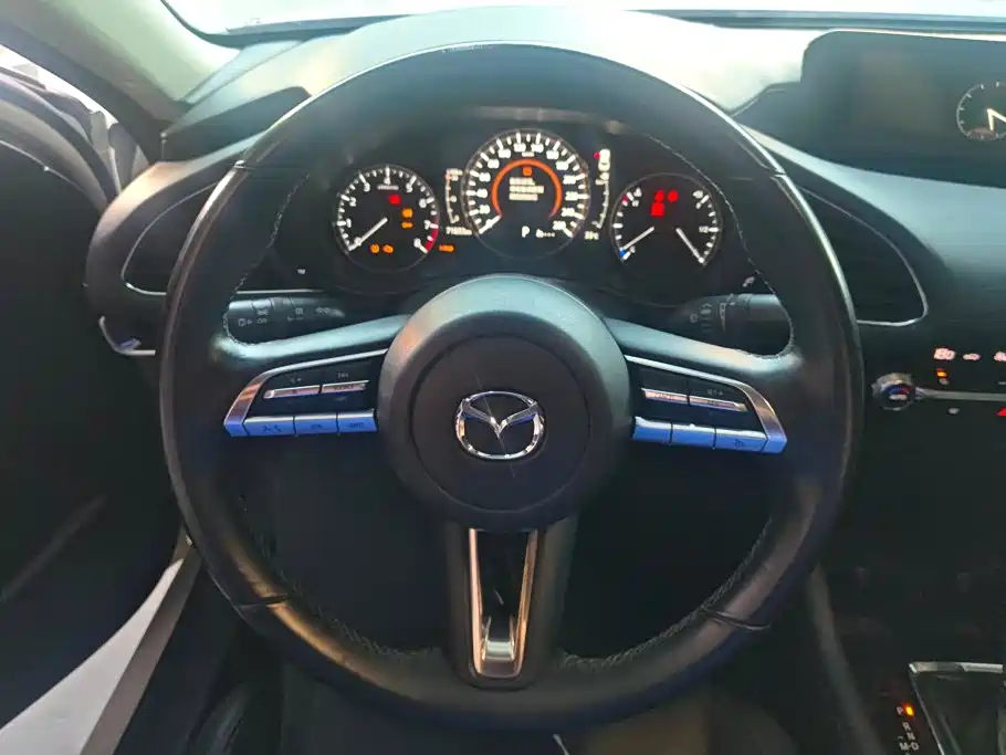 Mazda 3 Axela — фото 15
