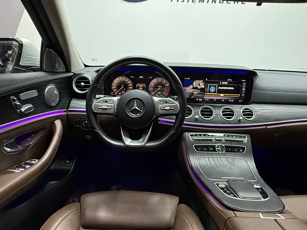 Mercedes-Benz E-Class — фото 11