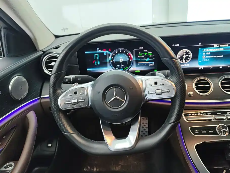 Mercedes-Benz E-Class — фото 15