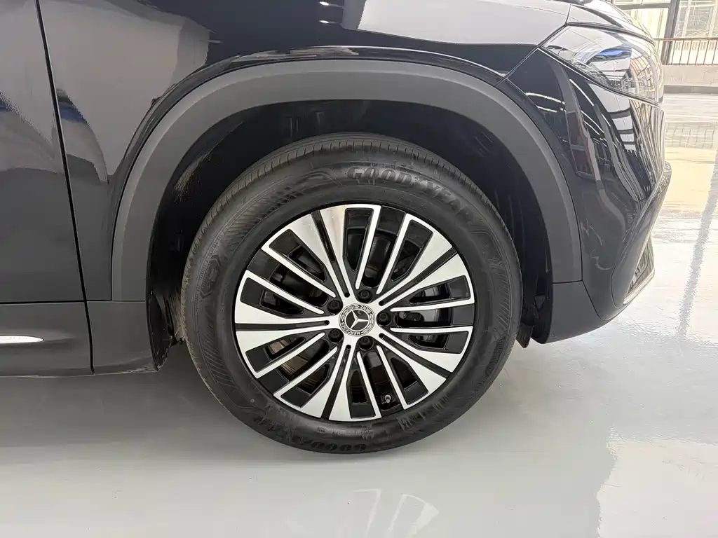 Mercedes-Benz EQB — фото 10