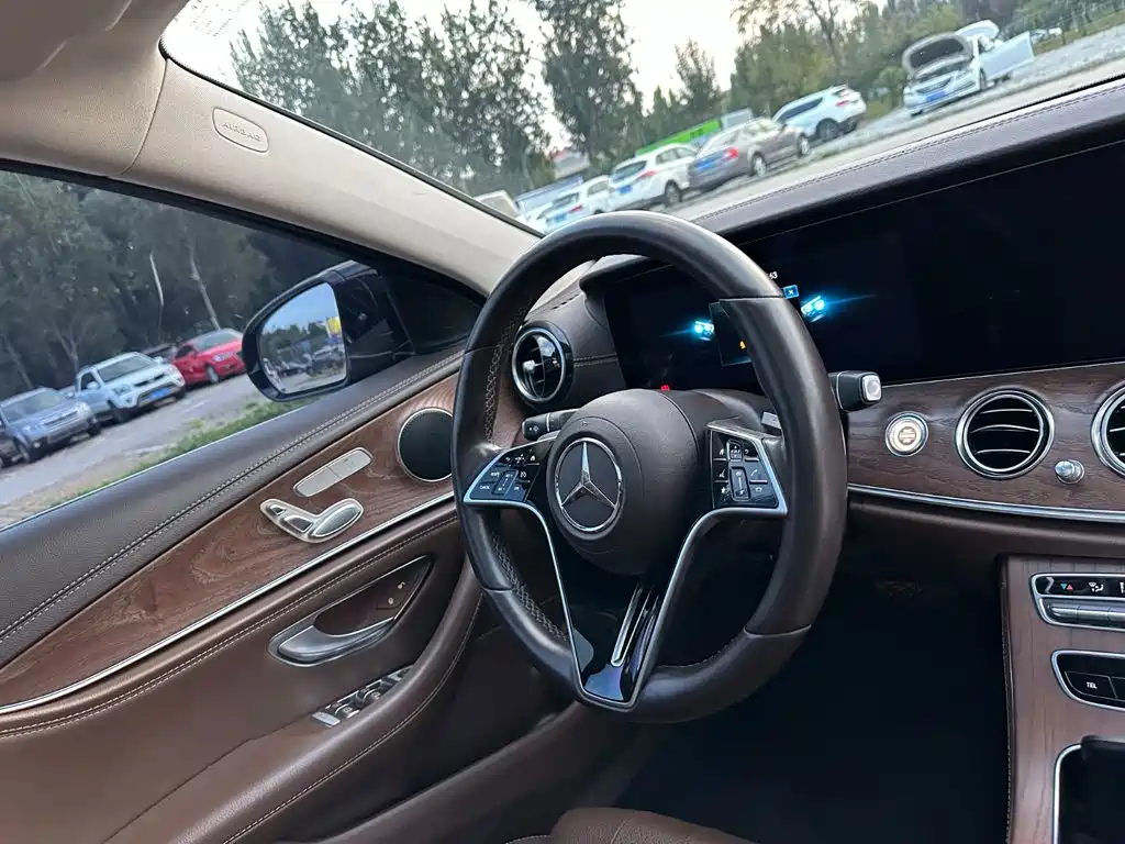 Mercedes-Benz E-Class — фото 16